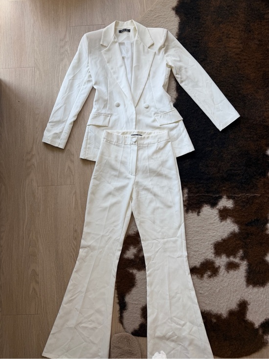 Boohoo Pants - Boohoo Cream Blazer & Flared Pants Suit Size US 4